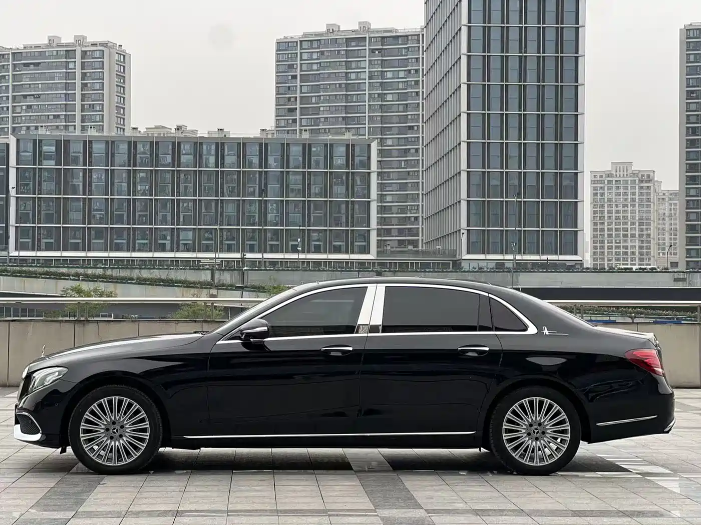 Mercedes-Benz E-Class 2020 E 300 L Luxury Model фото 3