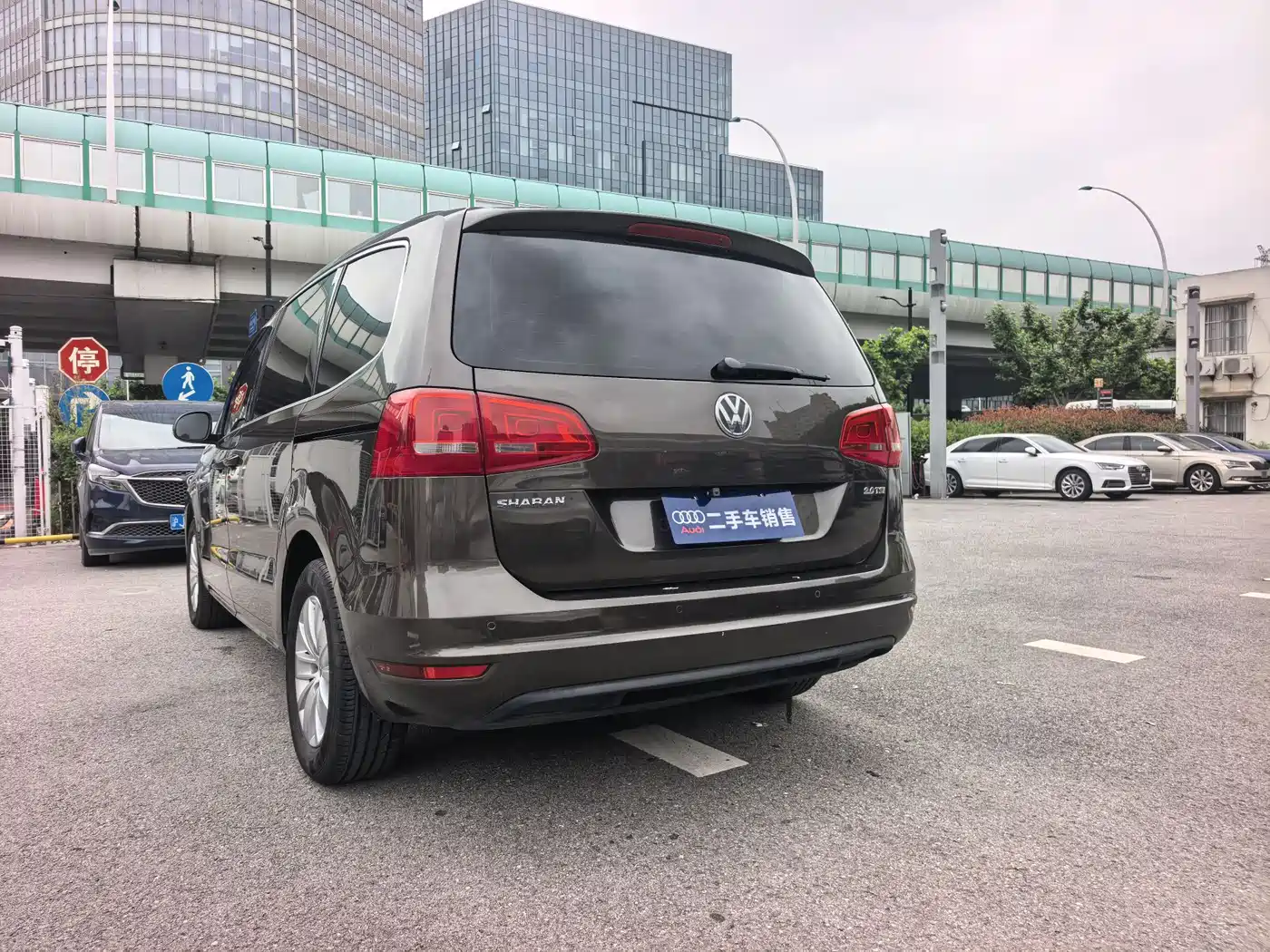 Volkswagen Sharan 2016 380TSI Comfort 7-seater фото 6