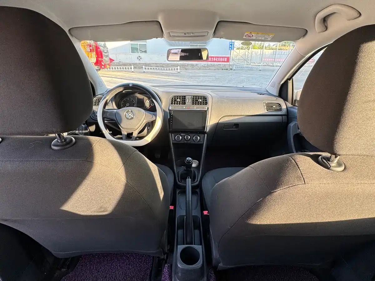 Volkswagen Polo 2016 1.4L Manual Trend фото 8