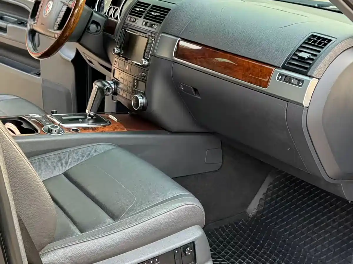 Volkswagen Touareg 2007 4.2L Standard фото 14