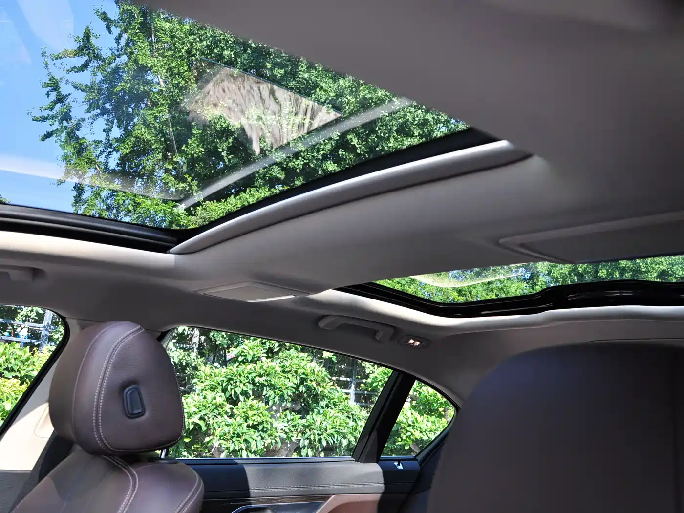 BMW 7 Series 2016 730Li Leading фото 15