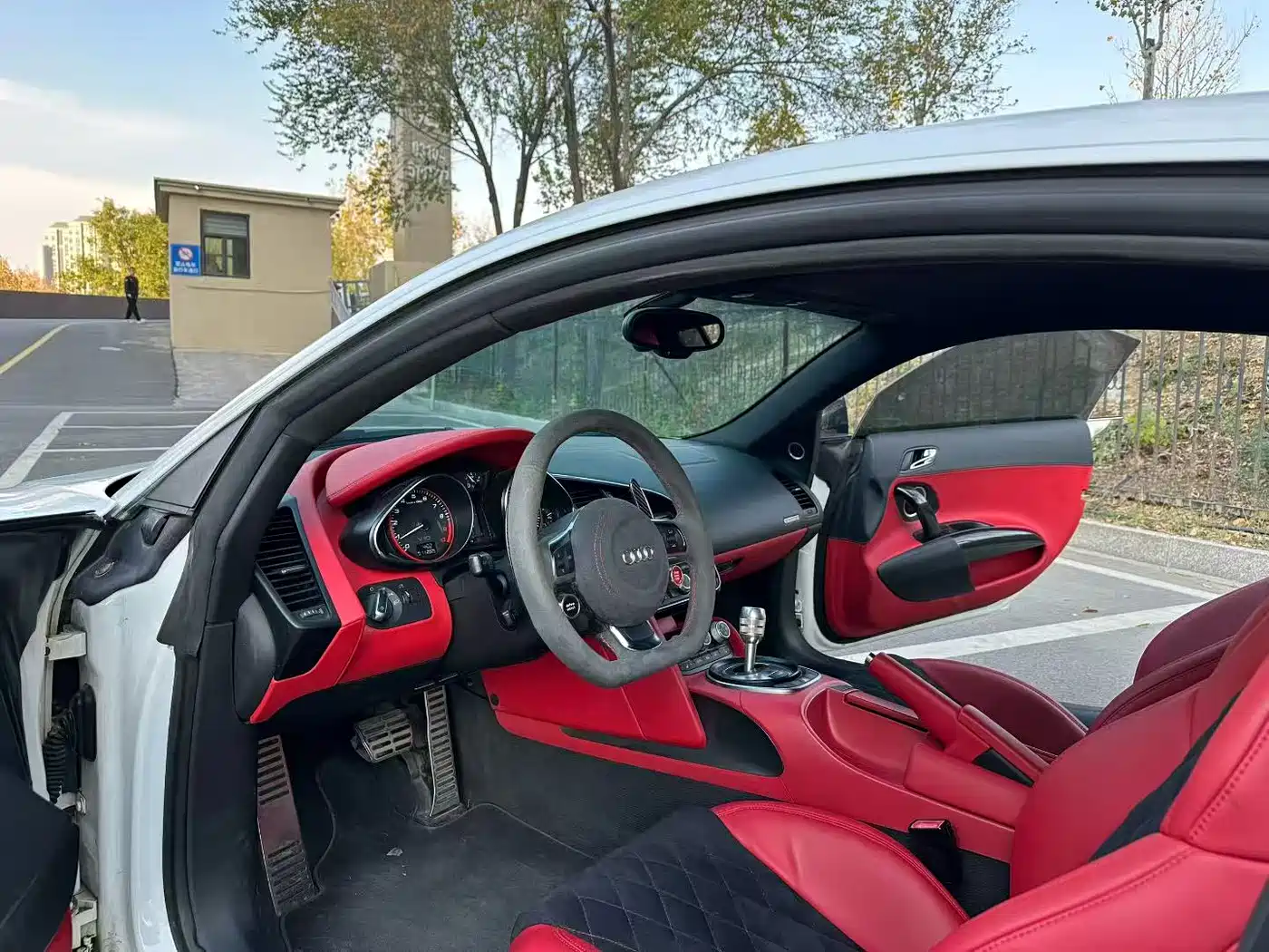 Audi R8 2010 5.2 FSI quattro фото 7