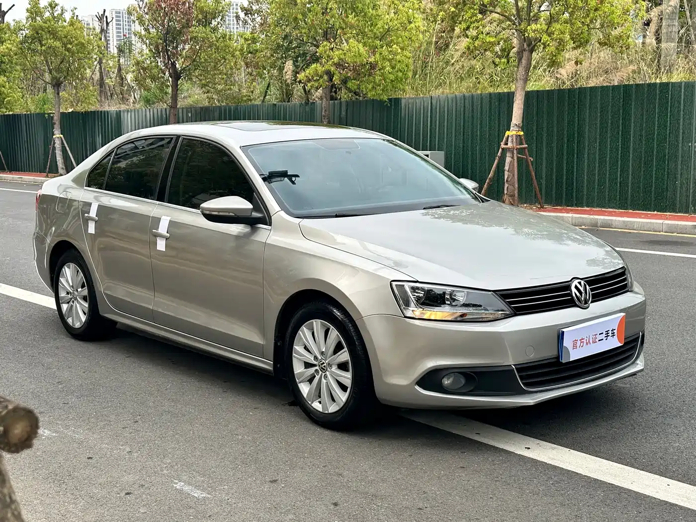 Volkswagen Sagitar 2014 Facelift 1.6L Automatic Comfort фото 3