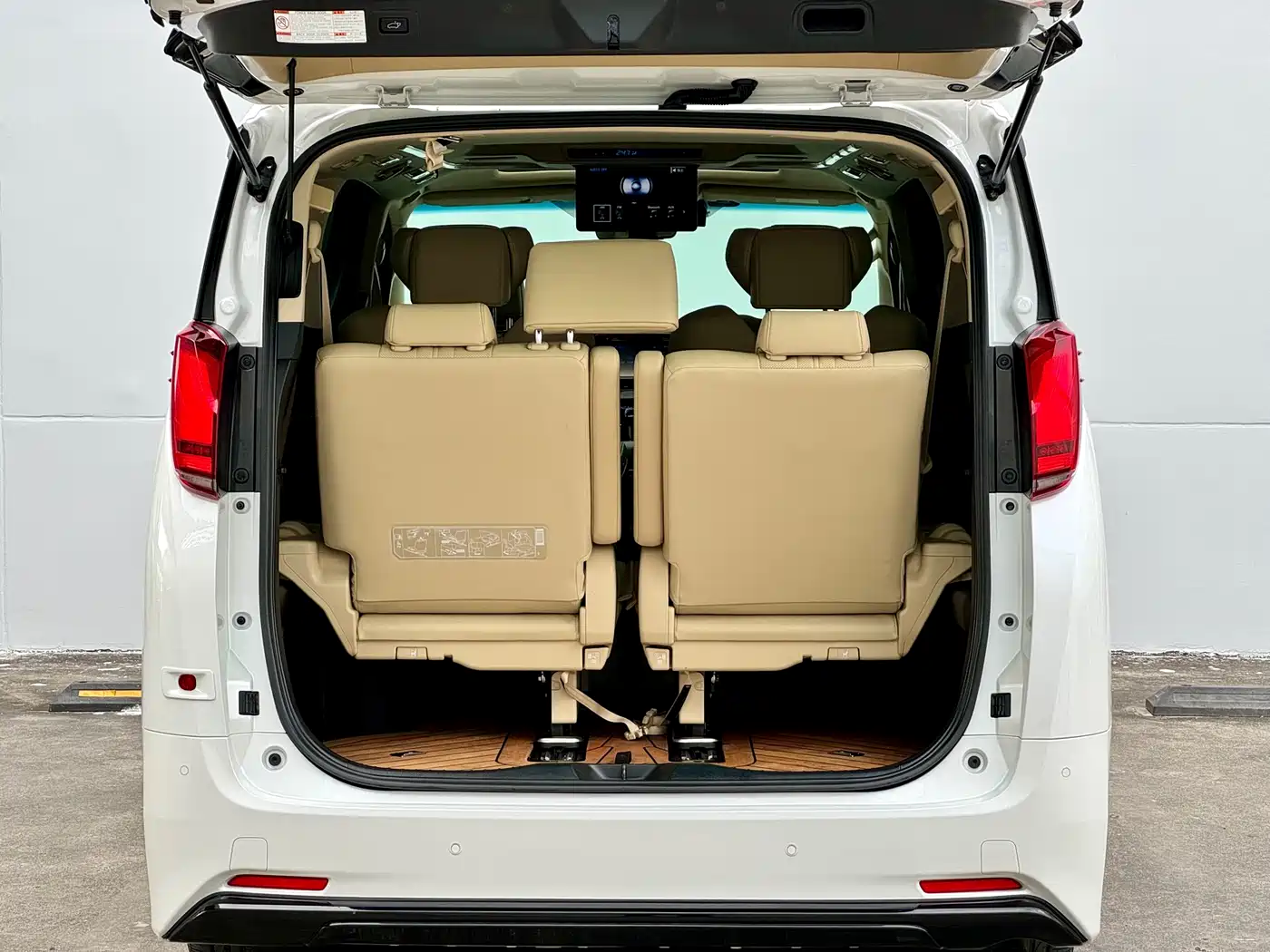 Toyota Alphard 2019 Hybrid 2.5L Premium Edition фото 14