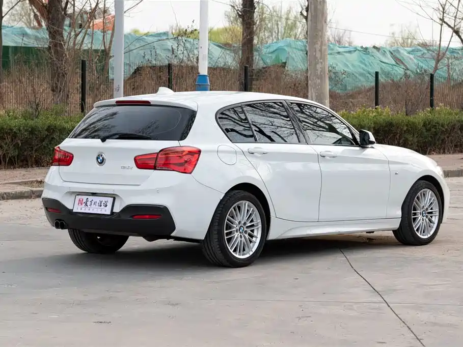 BMW 1 Series (Import) 2018 120i M Sport Package фото 5