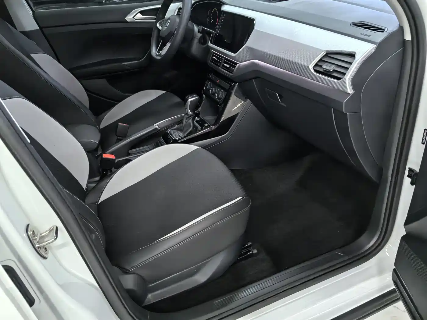 Volkswagen Tanying 2021 1.5L Automatic Smart Connect Edition фото 11