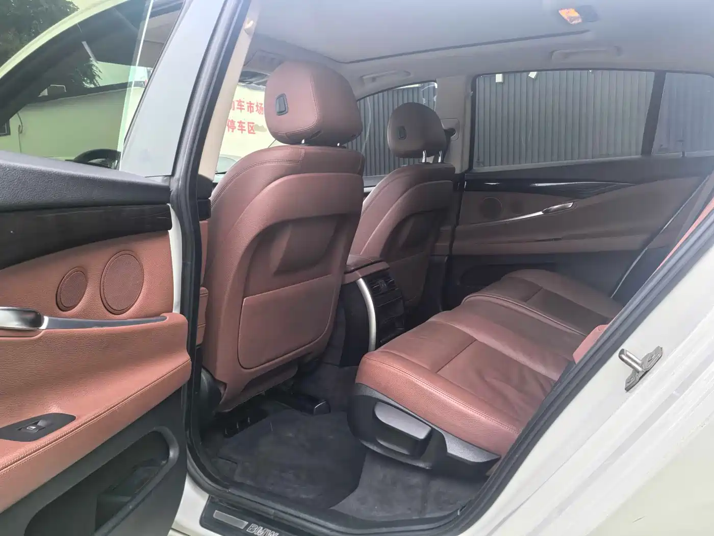 BMW 5 Series GT 2015 528i Leading фото 7