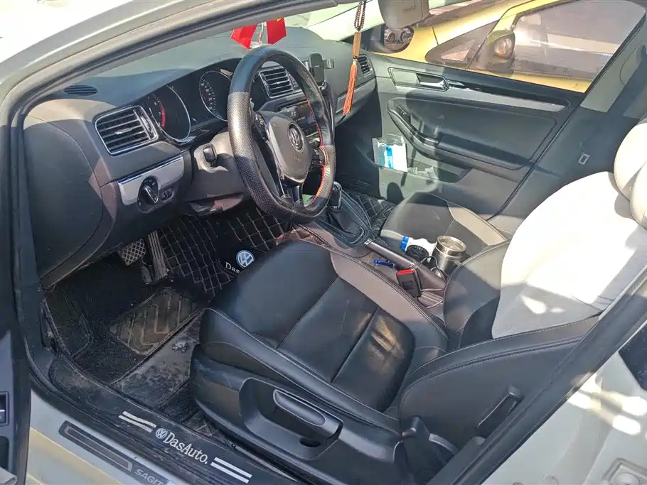 Volkswagen Sagitar 2018 1.6L Automatic Comfort фото 9
