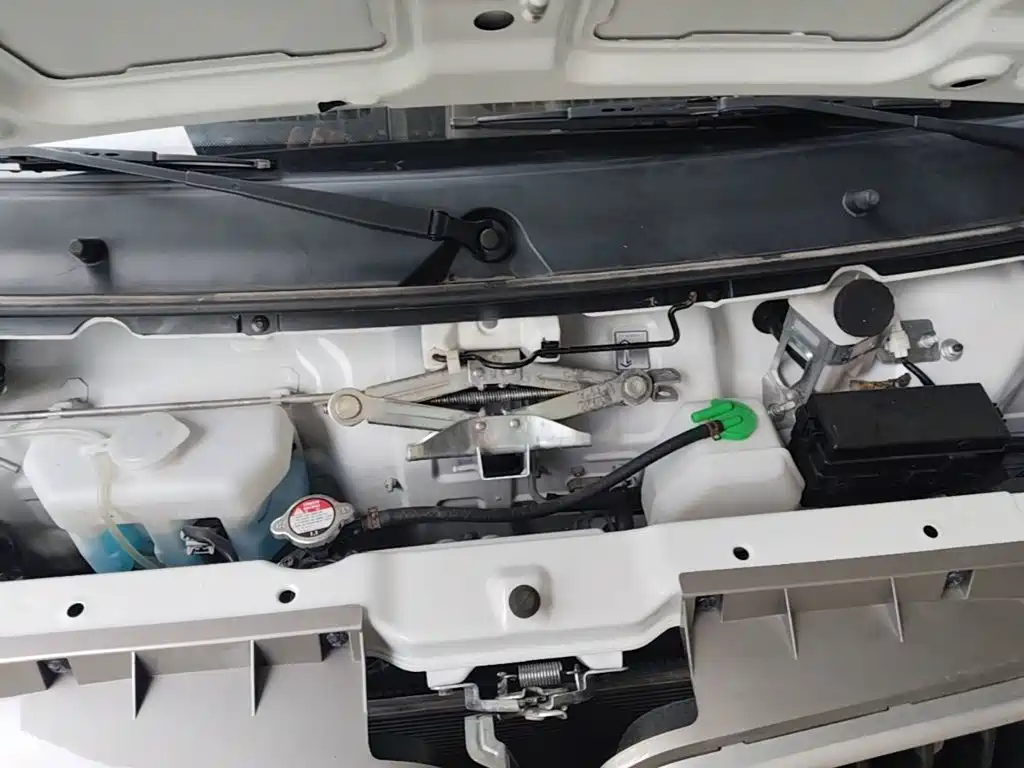 Jinbei New Hiace X30L 2024 2023 1.5L Super Comfort Van 2/5-seater Non-AC Version SWC15M