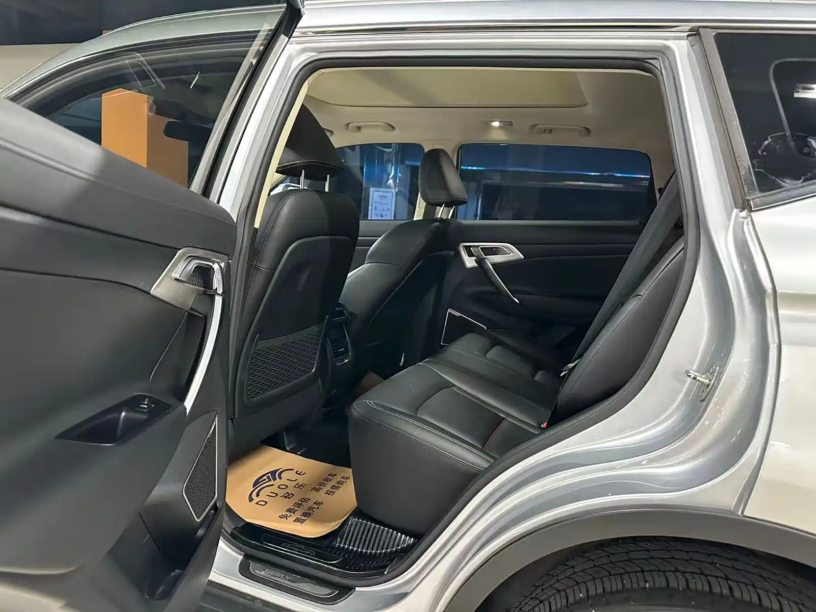 Фото 6 - Geely Atlas