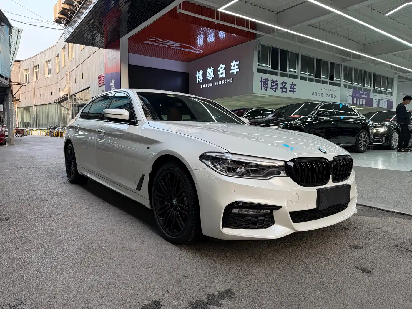 BMW 5 Series 2018 530Li Premium M Sport Package фото 3
