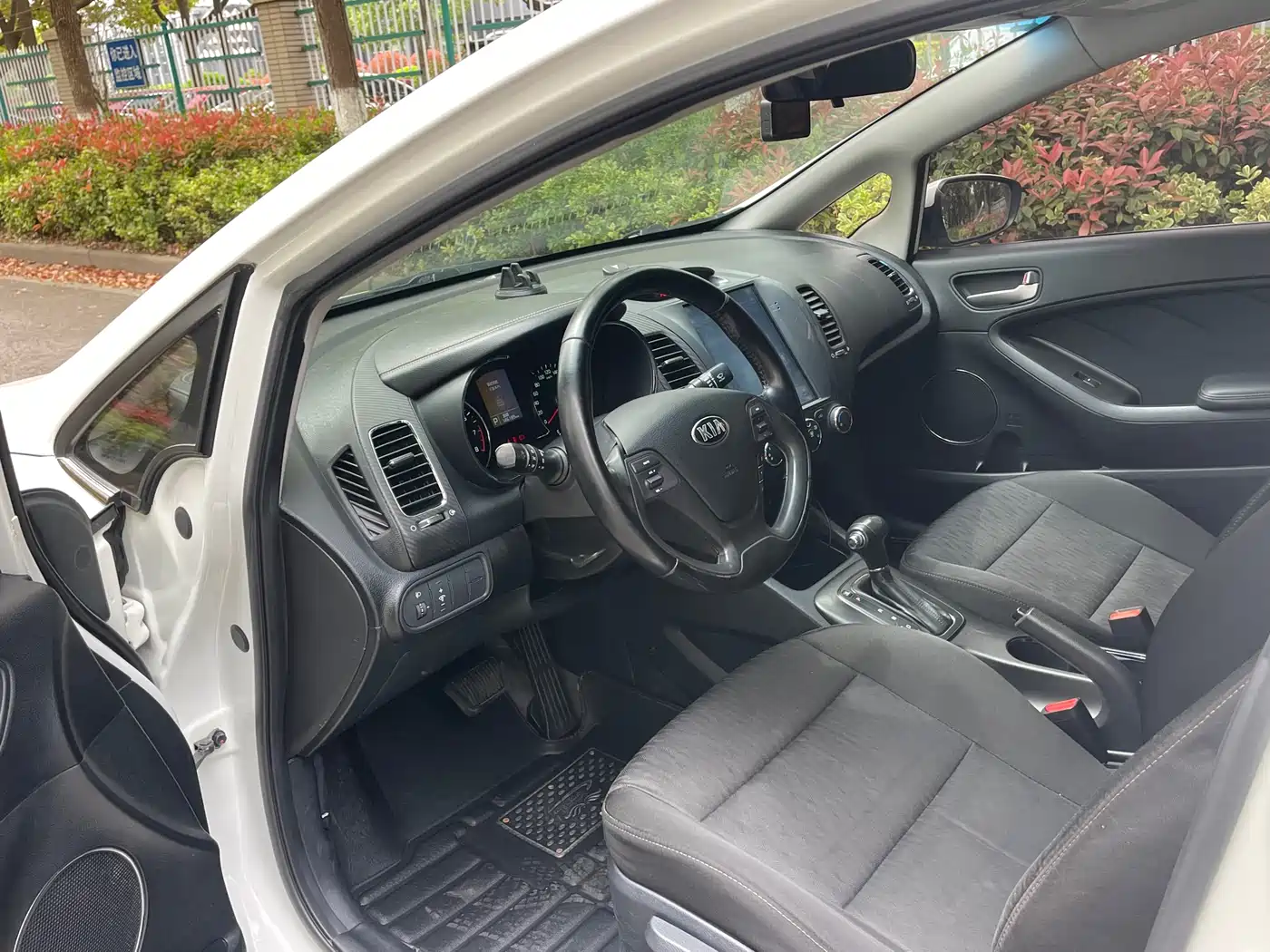 Kia K3 2013 1.6L Automatic GLS фото 5