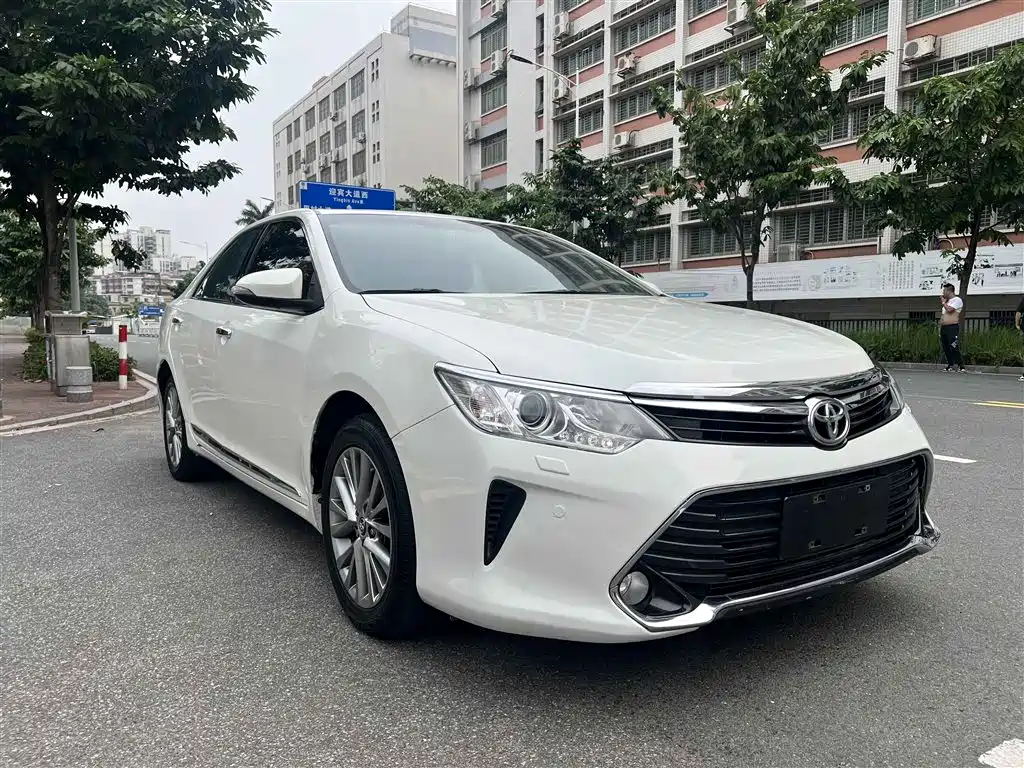 Toyota Camry 2016 2.5G 10th Anniversary Luxury Navigation Edition фото 6