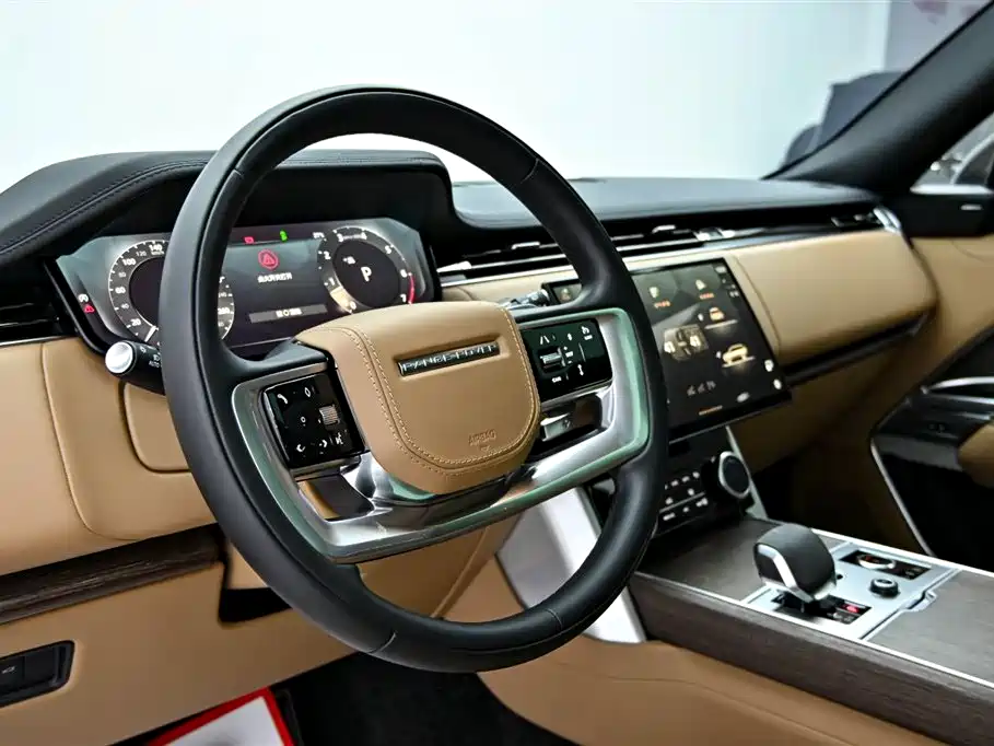 Land Rover Range Rover 2023 3.0 L6 360PS Golden Age Edition фото 15