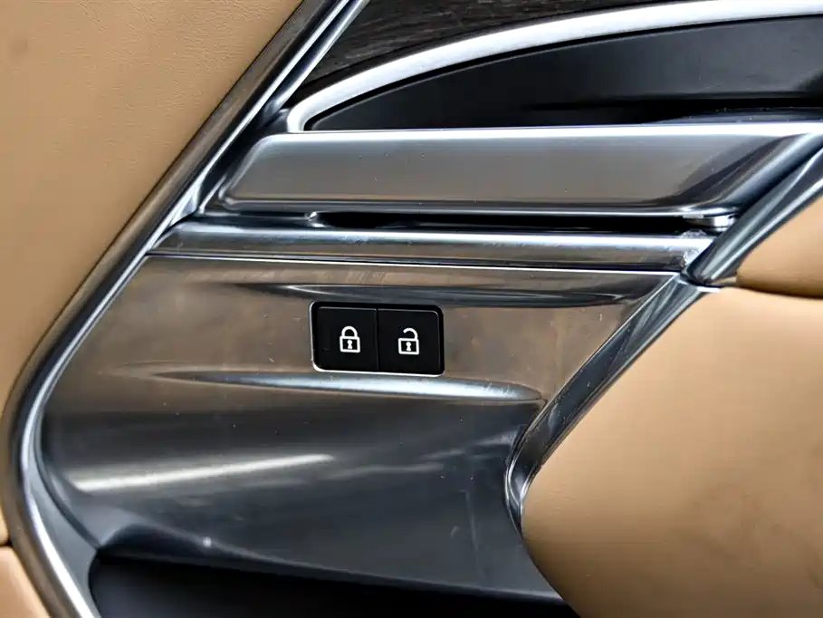Land Rover Range Rover 2023 3.0 L6 360PS Golden Age Edition фото 27