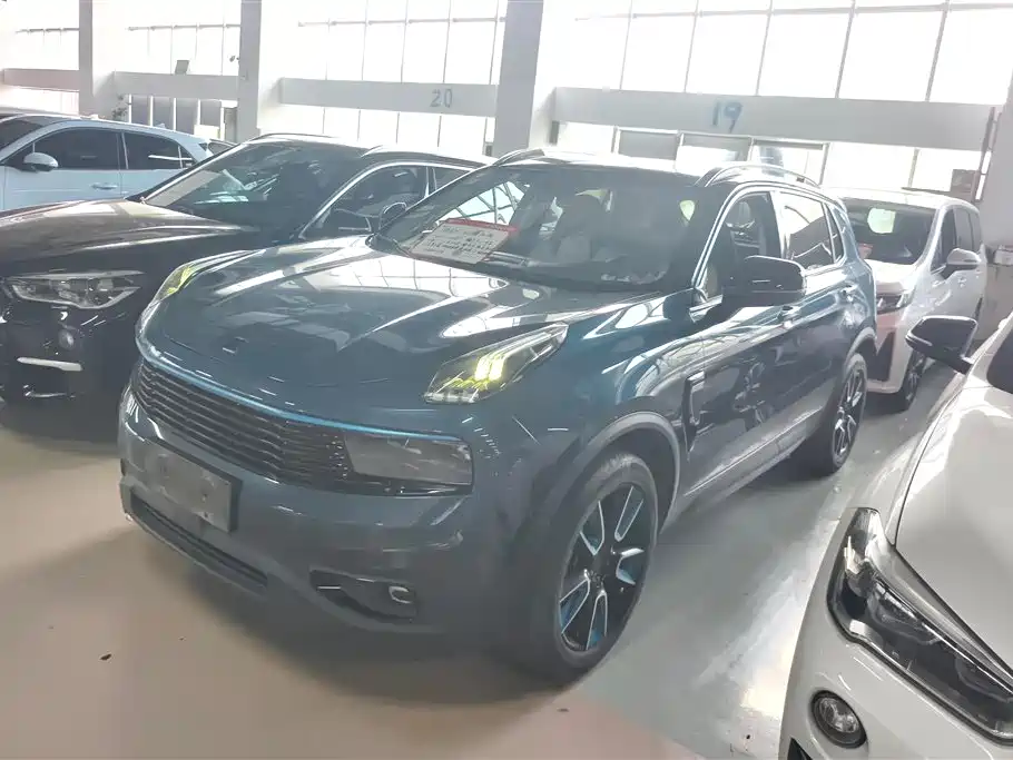 Lynk & Co 01 2017 2.0T 2WD Pro Shine Edition