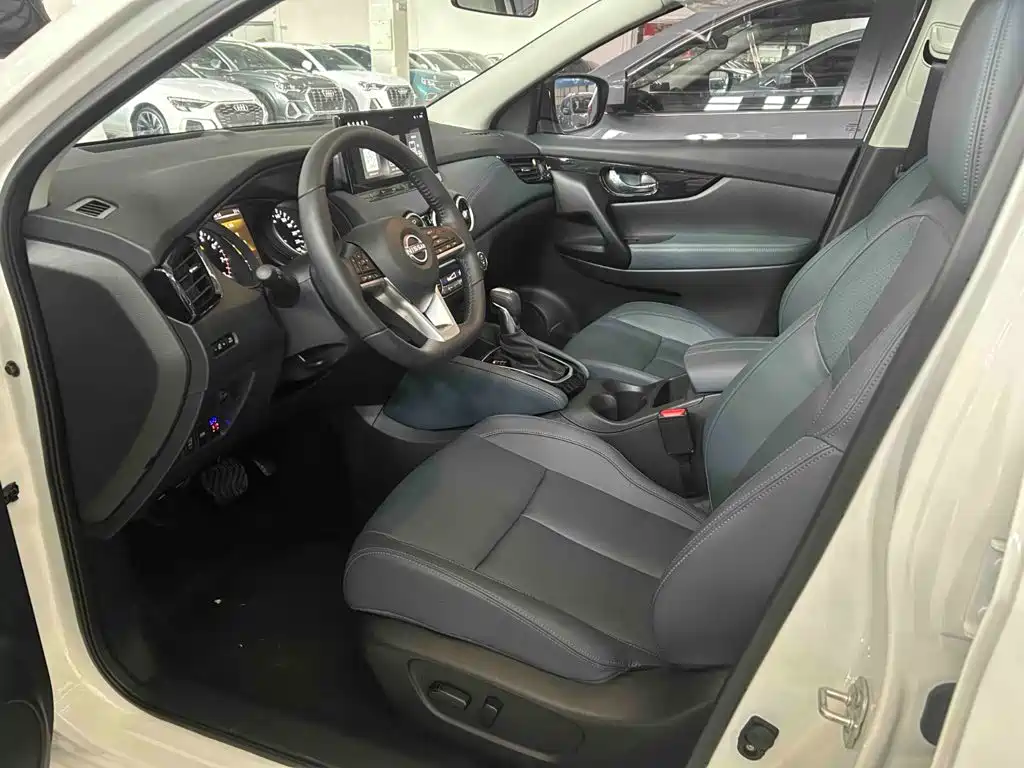 Nissan Qashqai 2025 2025 Honor 2.0L CVT XV+ Leading Edition