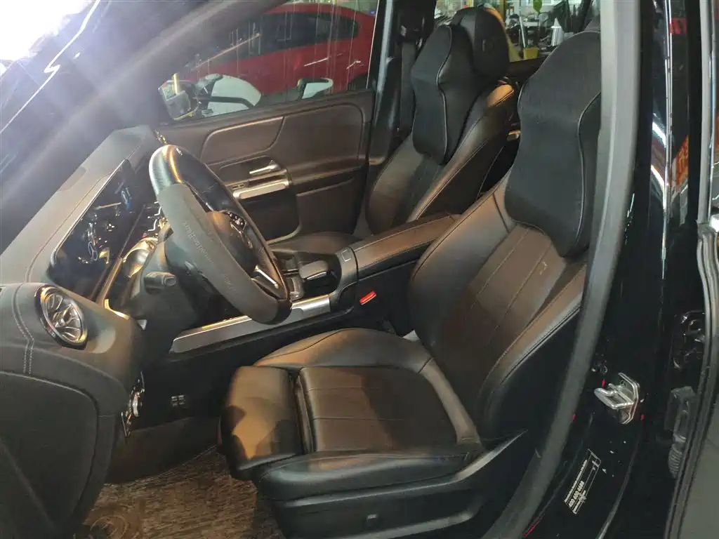 MERCEDES-BENZ GLB