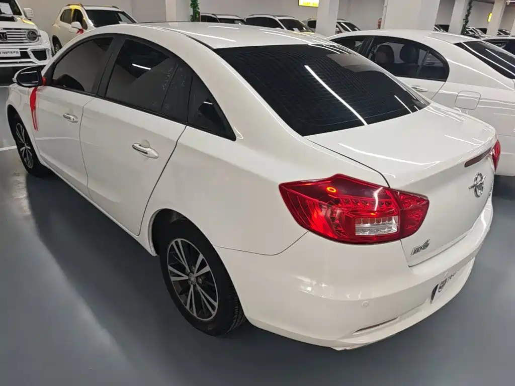 Photo 5 - Haima M6