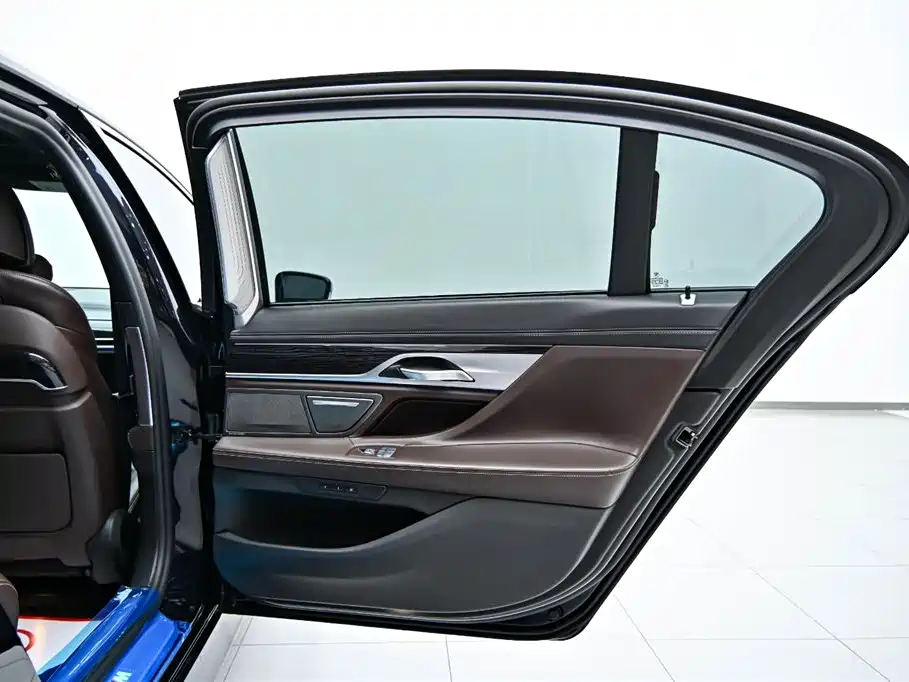 BMW 7 Series 2019 Facelift 730Li M Sport Package фото 21