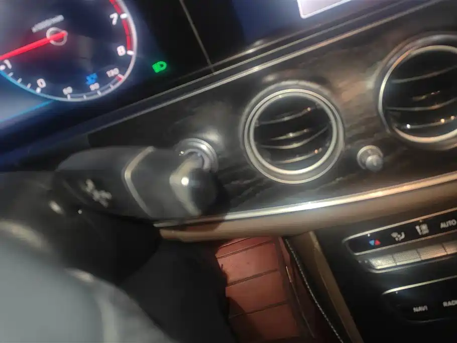Mercedes-Benz E-Class 2018 Facelift E 200 L Sport 4MATIC фото 16