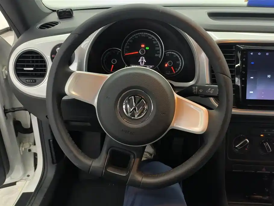 Volkswagen Beetle 2014 1.4TSI Fashion Edition фото 15