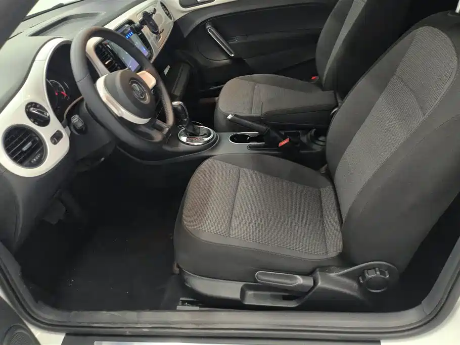Volkswagen Beetle 2014 1.4TSI Fashion Edition фото 9