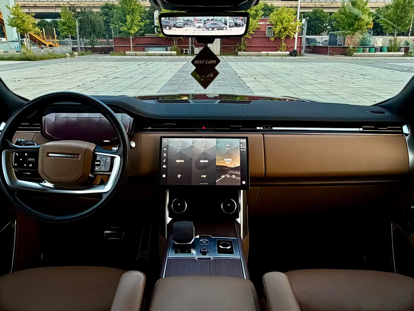 Land Rover Range Rover 2023 3.0 L6 400PS Golden Age 7-Seater Long Wheelbase фото 14