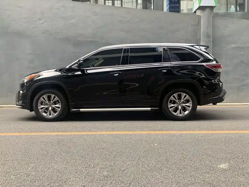 TOYOTA HIGHLANDER