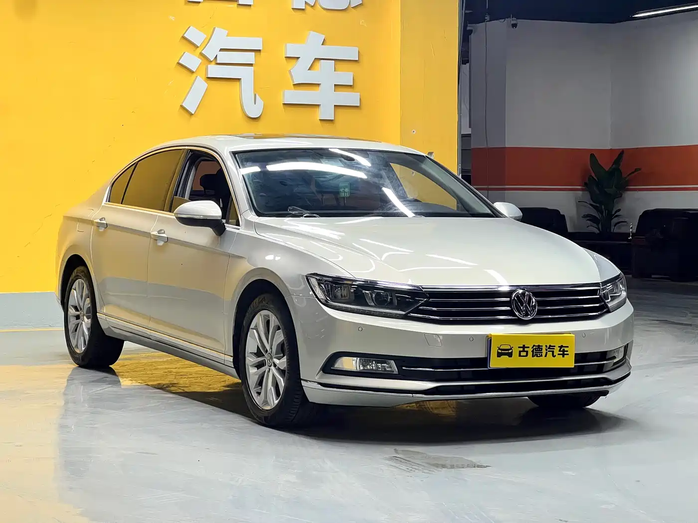 Volkswagen Magotan 2019 330TSI DSG Luxury Class China VI фото 3