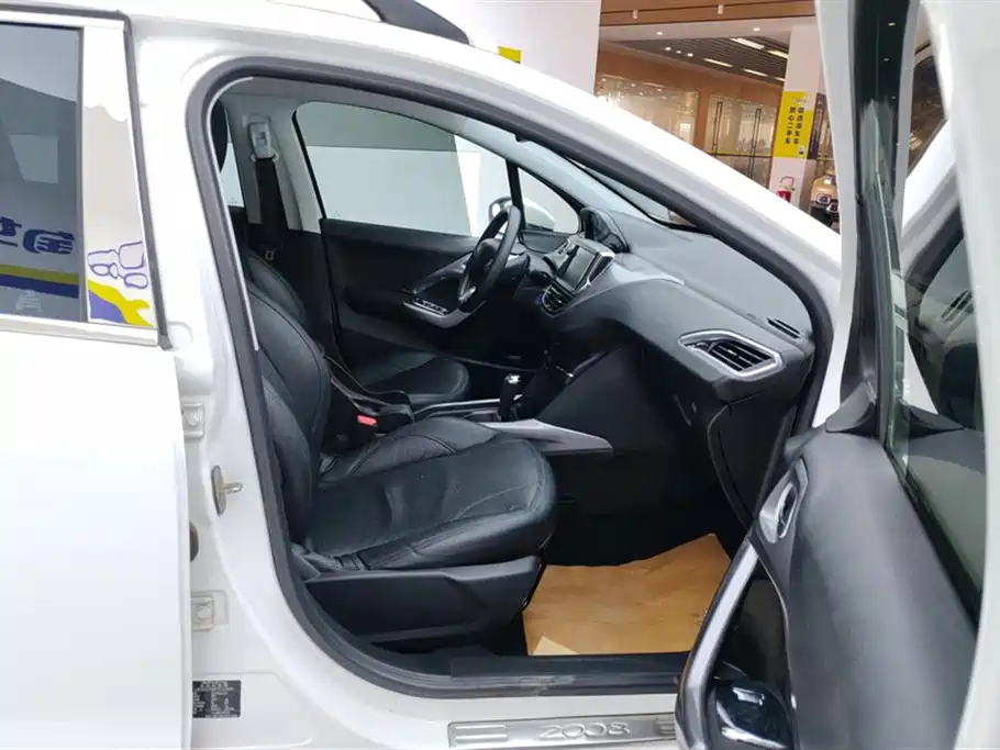 Peugeot 2008 2014 1.6L Automatic Fashion Edition фото 8