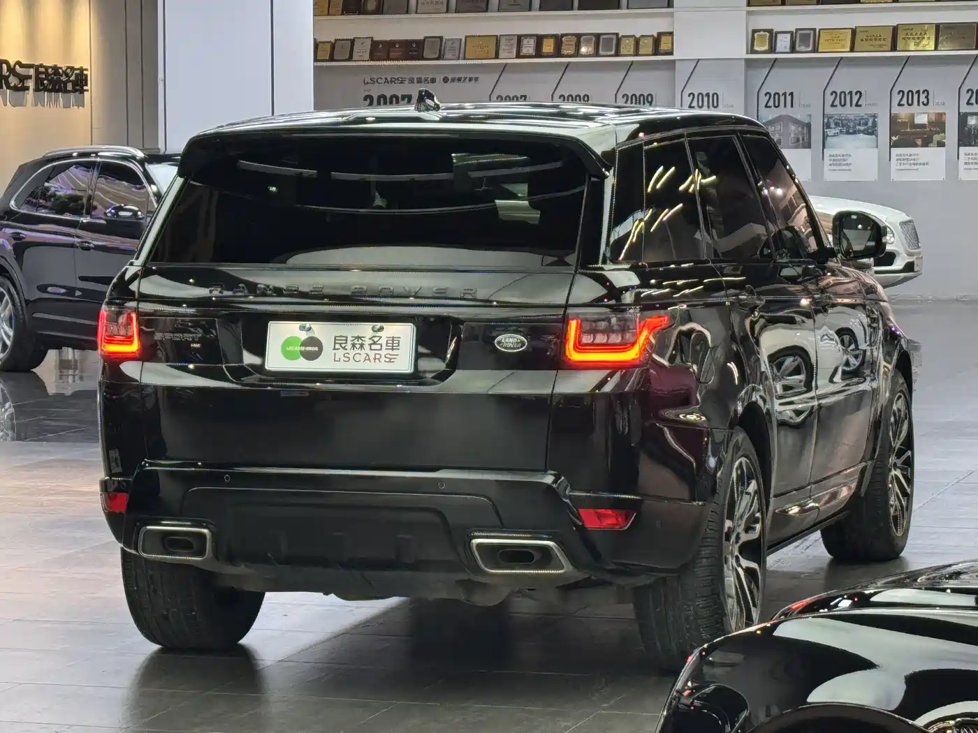 Land Rover Range Rover Sport 2021 3.0 L6 Gloss Black Edition фото 6
