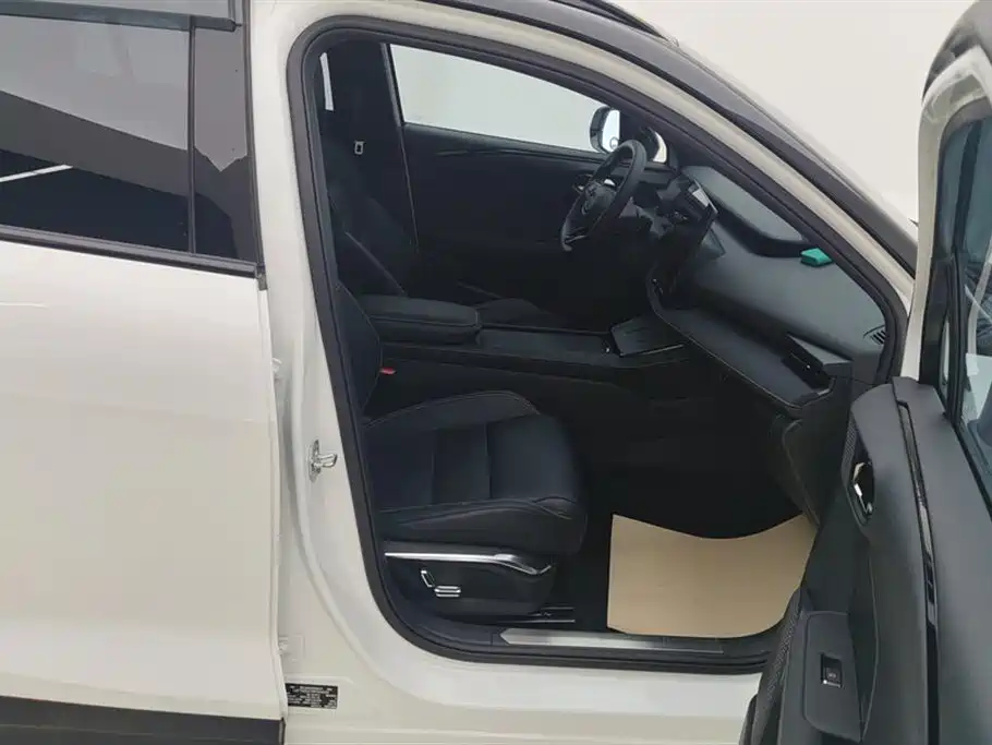 Lynk & Co 06 2025 Renew 1.5T Halo фото 8