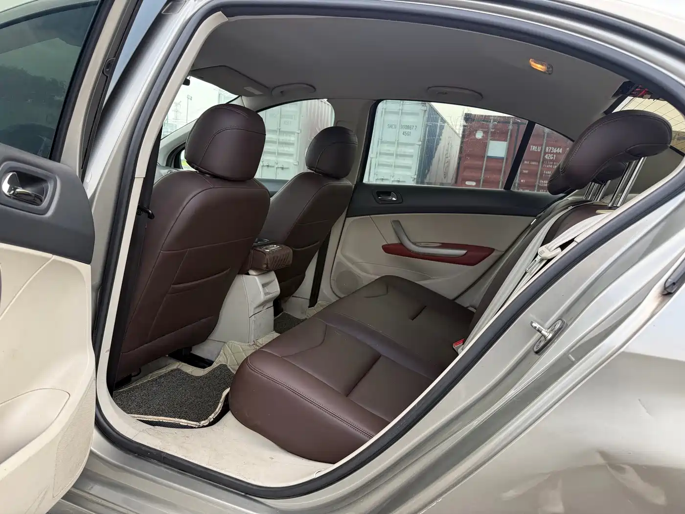 Фото 8 - Peugeot 408