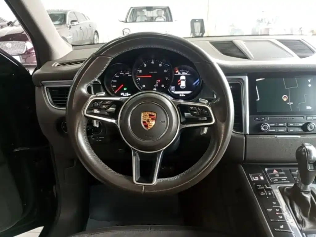 Фото 11 - Porsche Macan