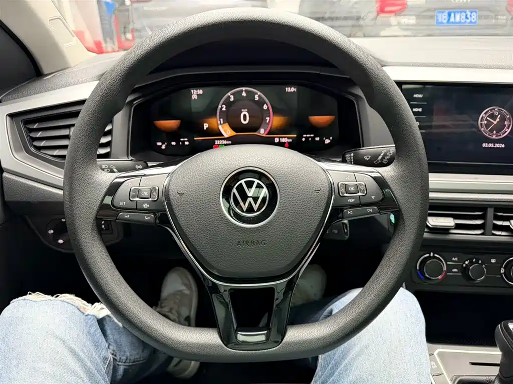 Volkswagen Polo 2023 Plus 1.5L Automatic Panorama Enjoyment Edition фото 6