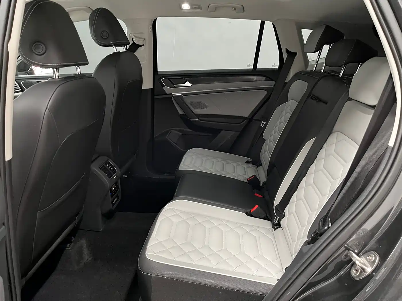 Volkswagen Tayron 2023 280TSI 2WD Luxury Plus Advanced Edition фото 11