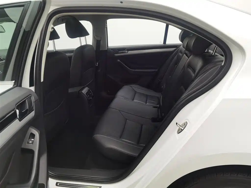 Volkswagen Sagitar 2017 1.6L Manual Comfort фото 15