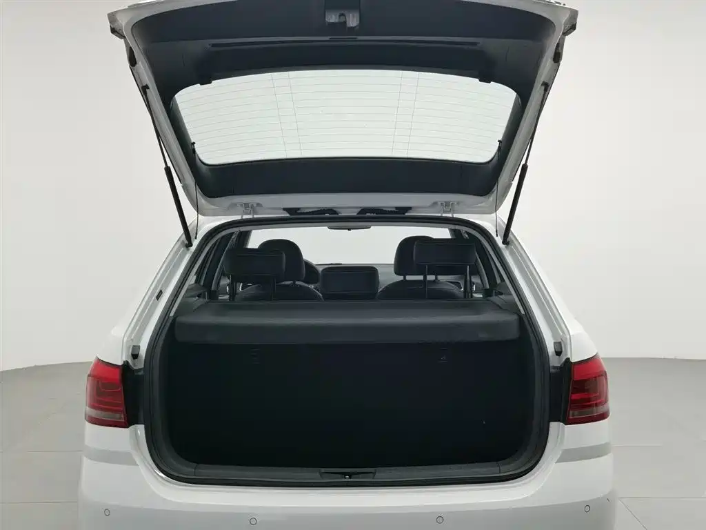 Volkswagen Lavida Tour 2017 180TSI DSG Comfort Edition фото 16
