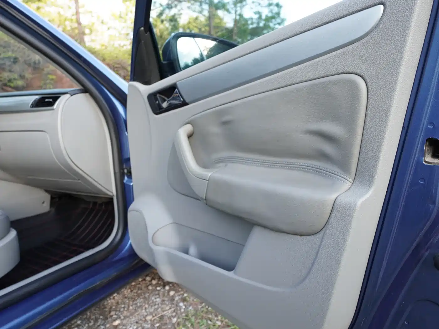Volkswagen Bora 2012 1.6L Automatic Fashion Value Edition фото 11