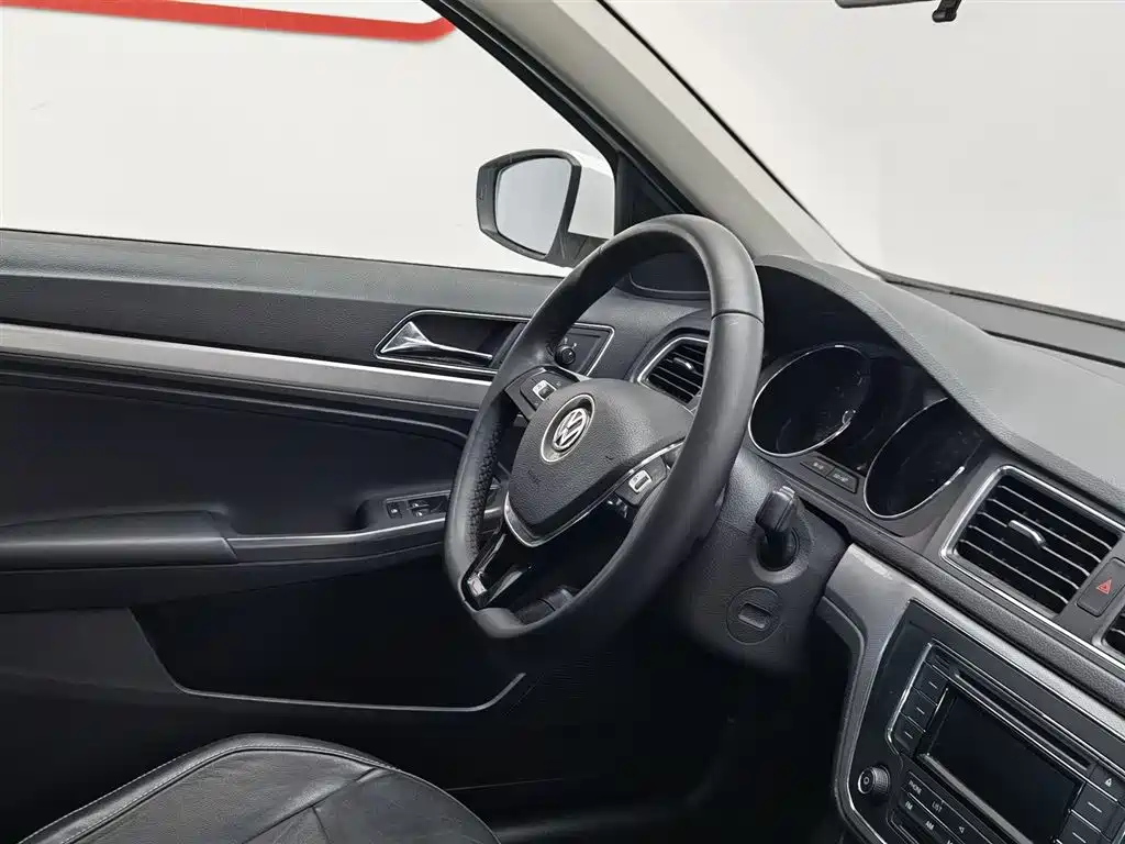 Volkswagen Lavida Tour 2017 180TSI DSG Comfort Edition фото 22