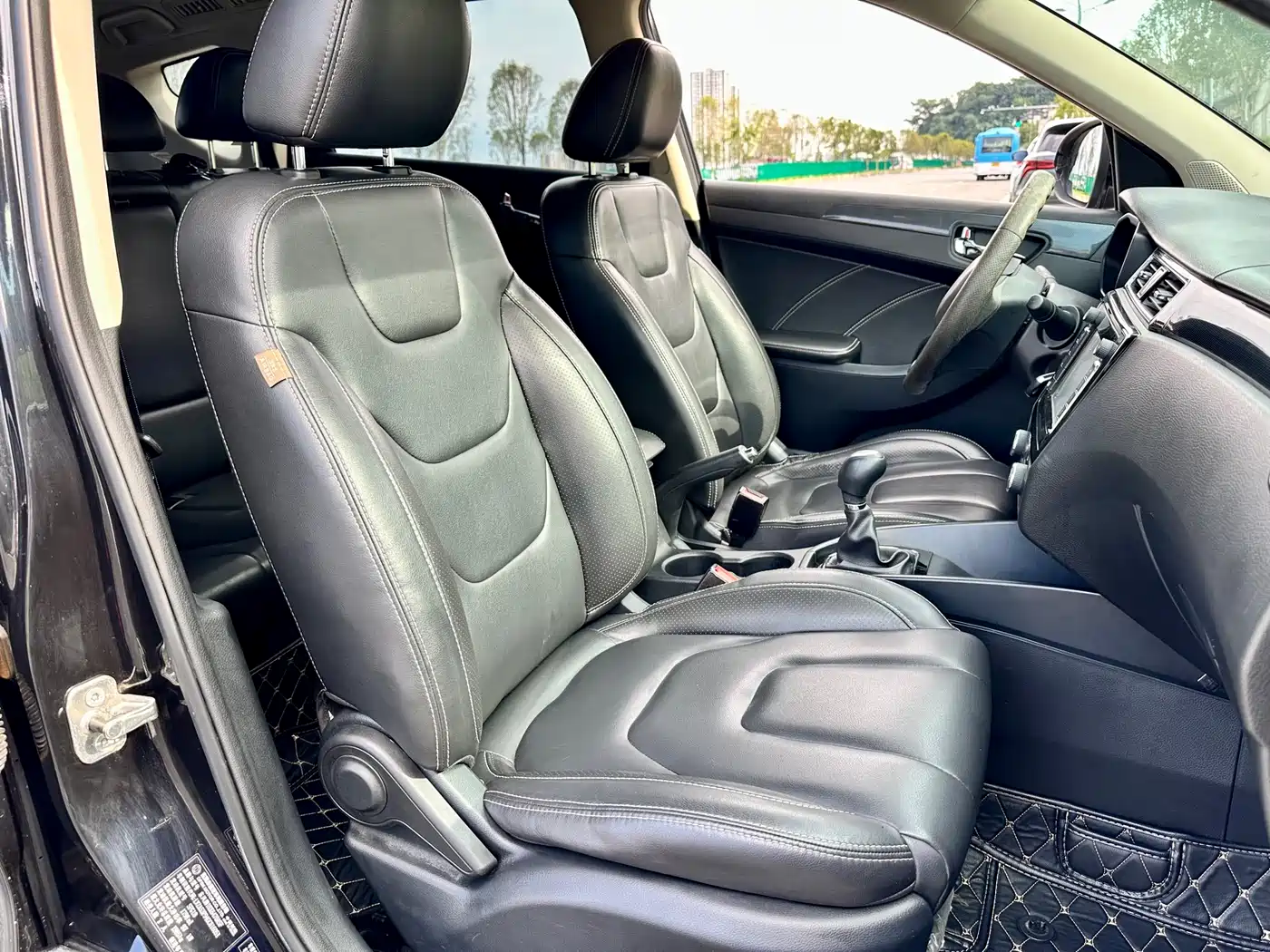 Dongfeng Fengguang Fengguang 580 2016 2016 Model 1.8L Manual Comfort Version