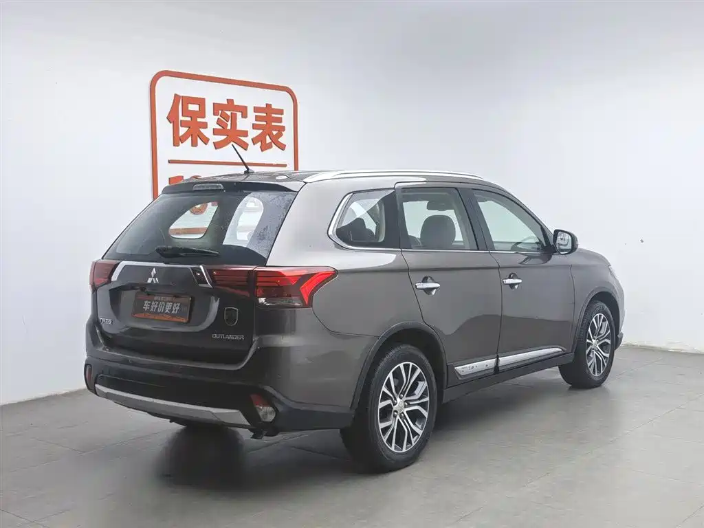 Mitsubishi Outlander 2016 2.4L 4WD Elite Edition 5-seater фото 2