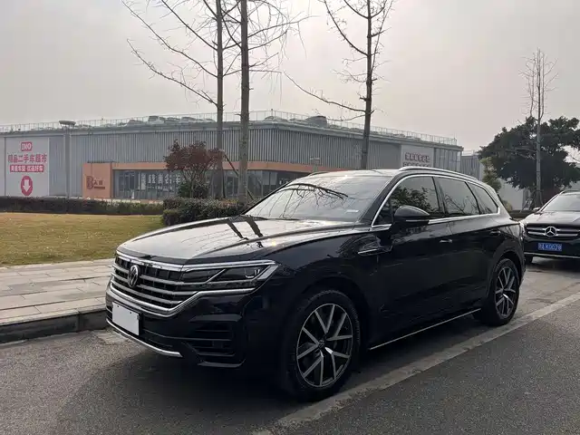 VOLKSWAGEN TOUAREG