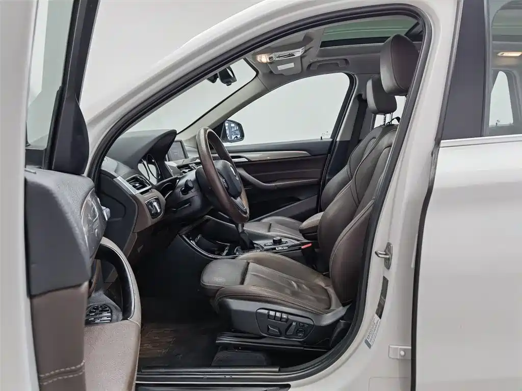 BMW X1 2019 sDrive18Li Premium Model фото 10