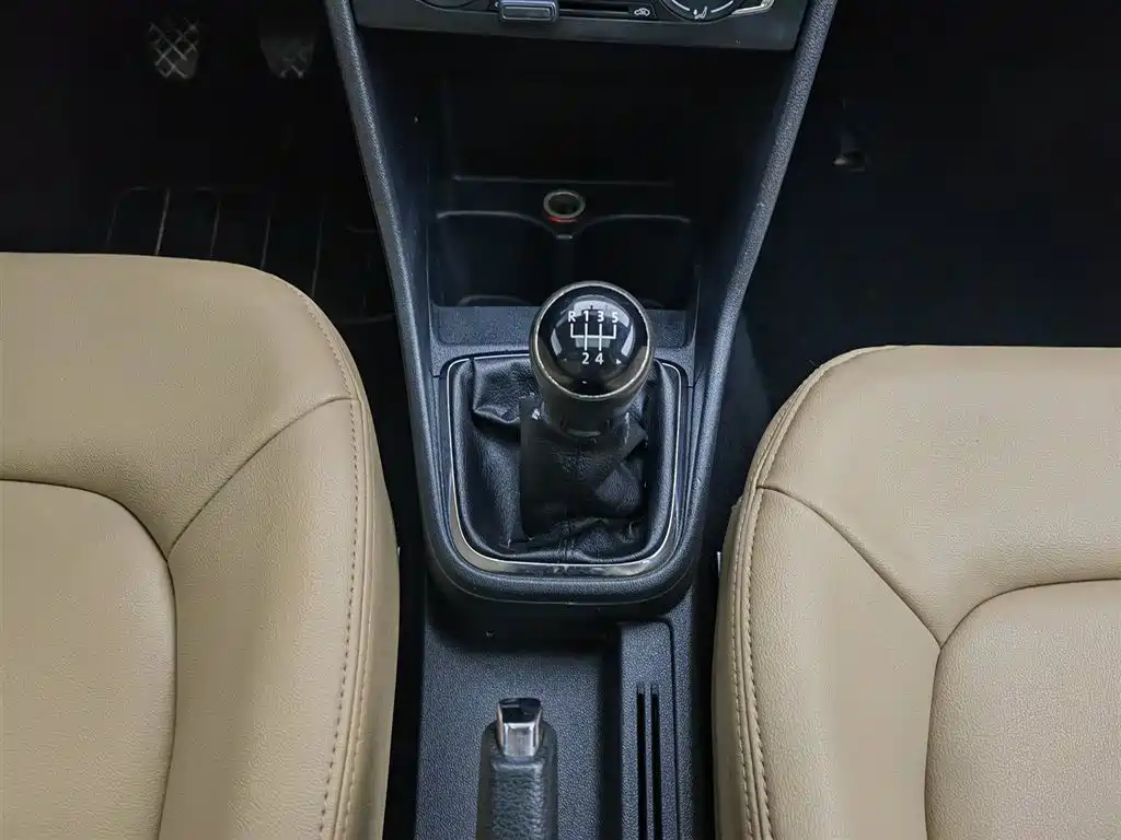 Volkswagen Jetta 2013 1.6L Manual Comfort фото 13