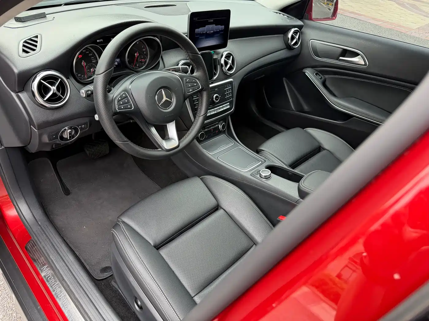 Mercedes-Benz GLA 2018 GLA 200 Dynamic фото 5