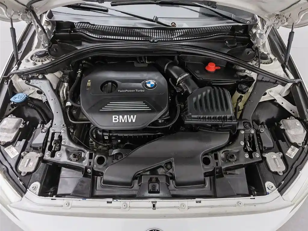 BMW 1 Series 2018 118i Sport Edition фото 6