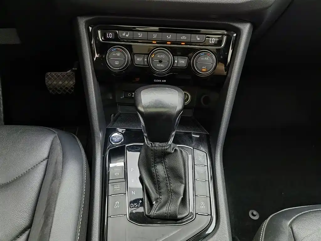Volkswagen Tiguan L 2017 380TSI Automatic 4WD Luxury Edition фото 13