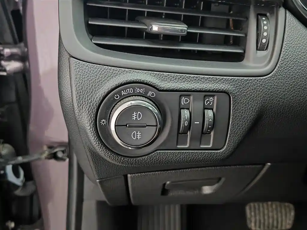 Buick Envision Plus 2017 20T FWD Elite фото 21